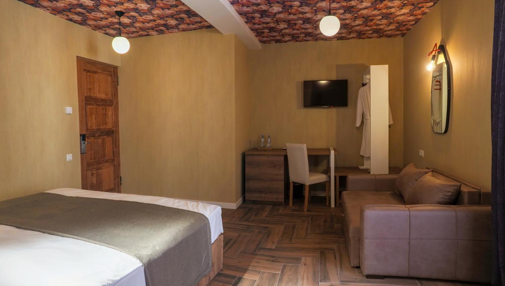 Hotel Hills In Old Tbilisi Esterno foto