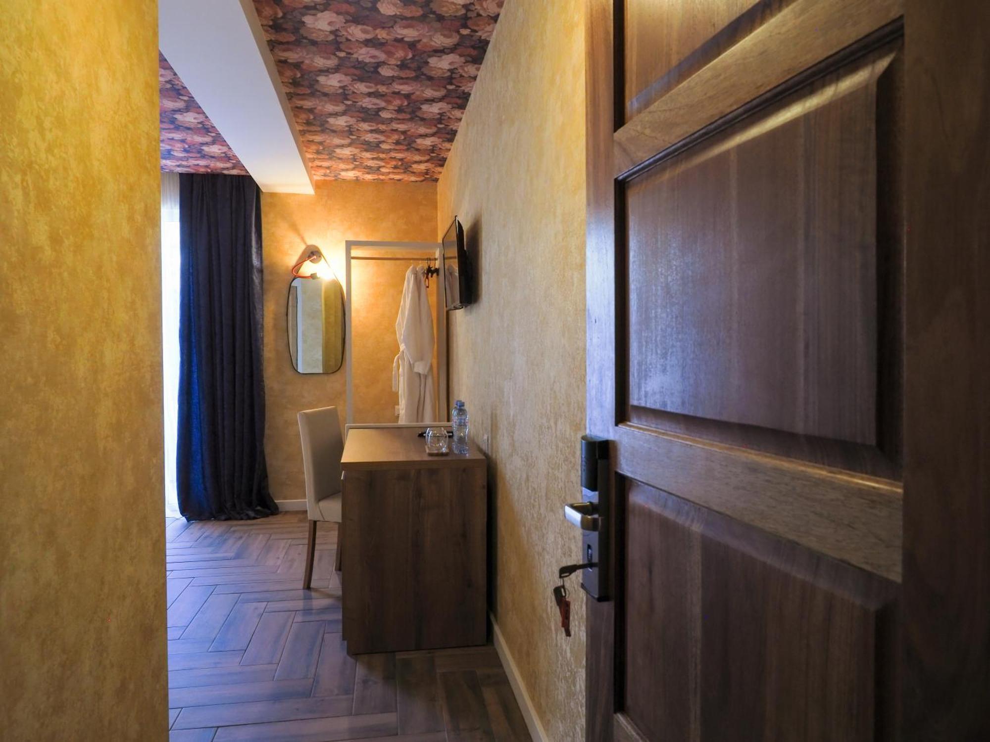 Hotel Hills In Old Tbilisi Esterno foto